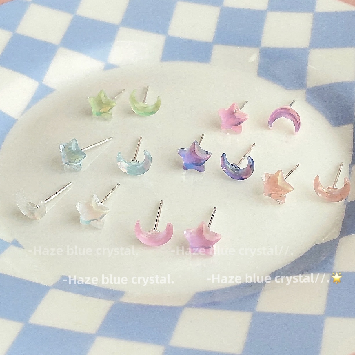 The fresh and delicate silver needle Mocha Star Moon girl ear studs are sweet, small, clear, super shiny and versatile ear piercing earrings Application Scenario