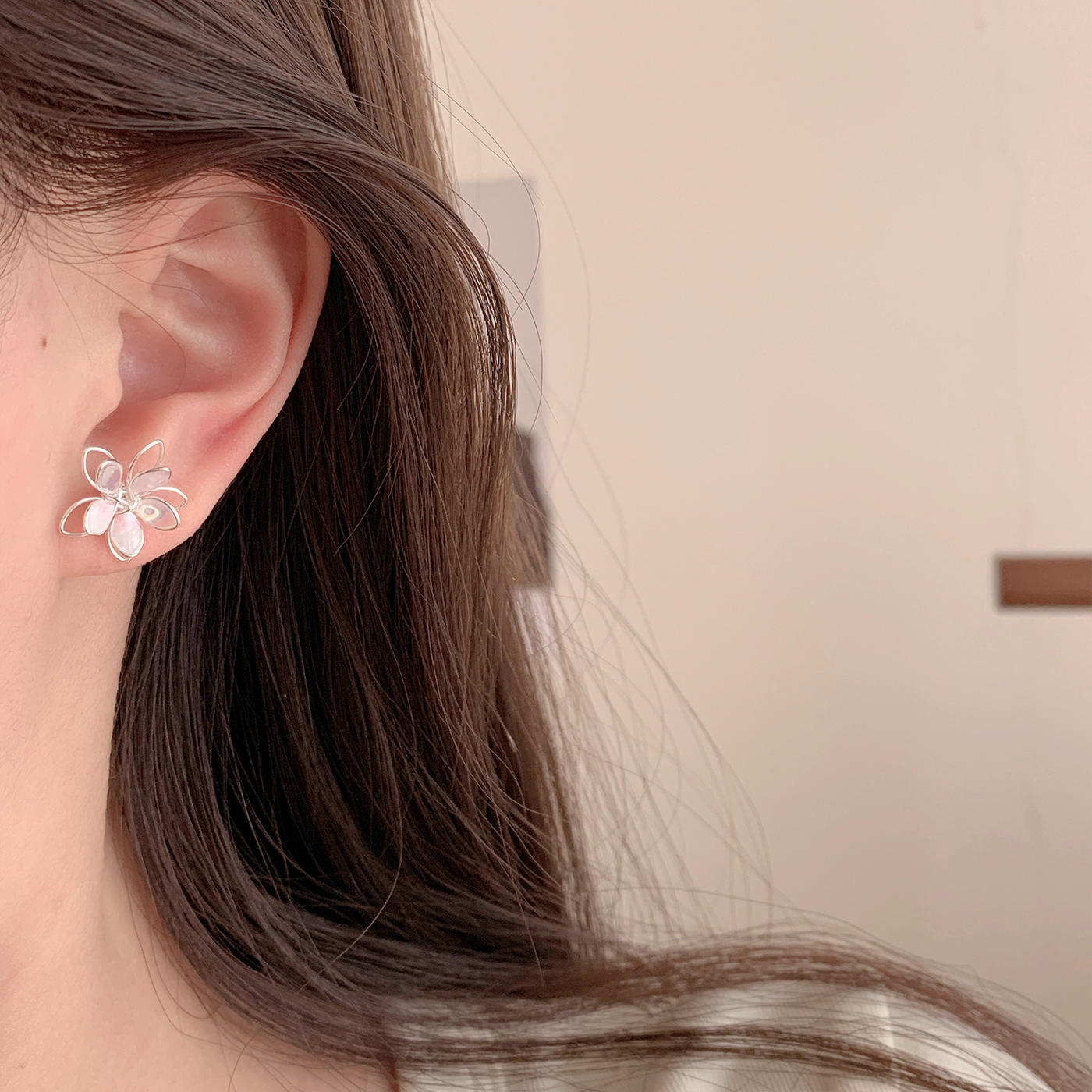 Sweet pink cherry blossom earrings for spring and summer, with a light luxury and high-end feel. Silver needle, super ethereal butterfly, elegant oil-dripping earrings Specification drawing