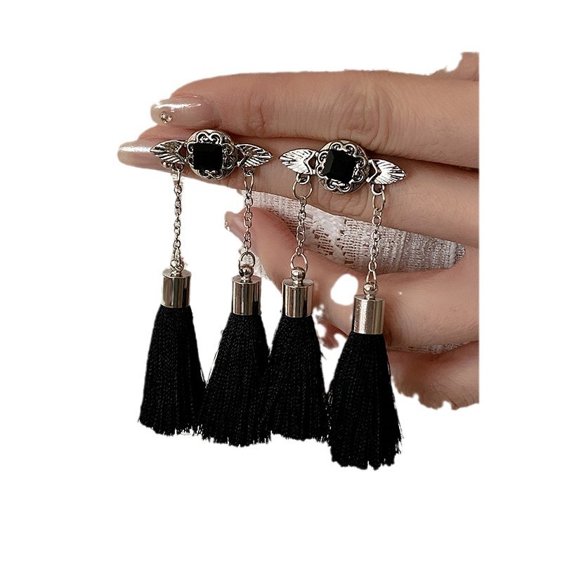 Vintage black tassel new Chinese-style earrings, spicy girl retro court earrings and stud earrings, unique and versatile, fashionable style Item Picture