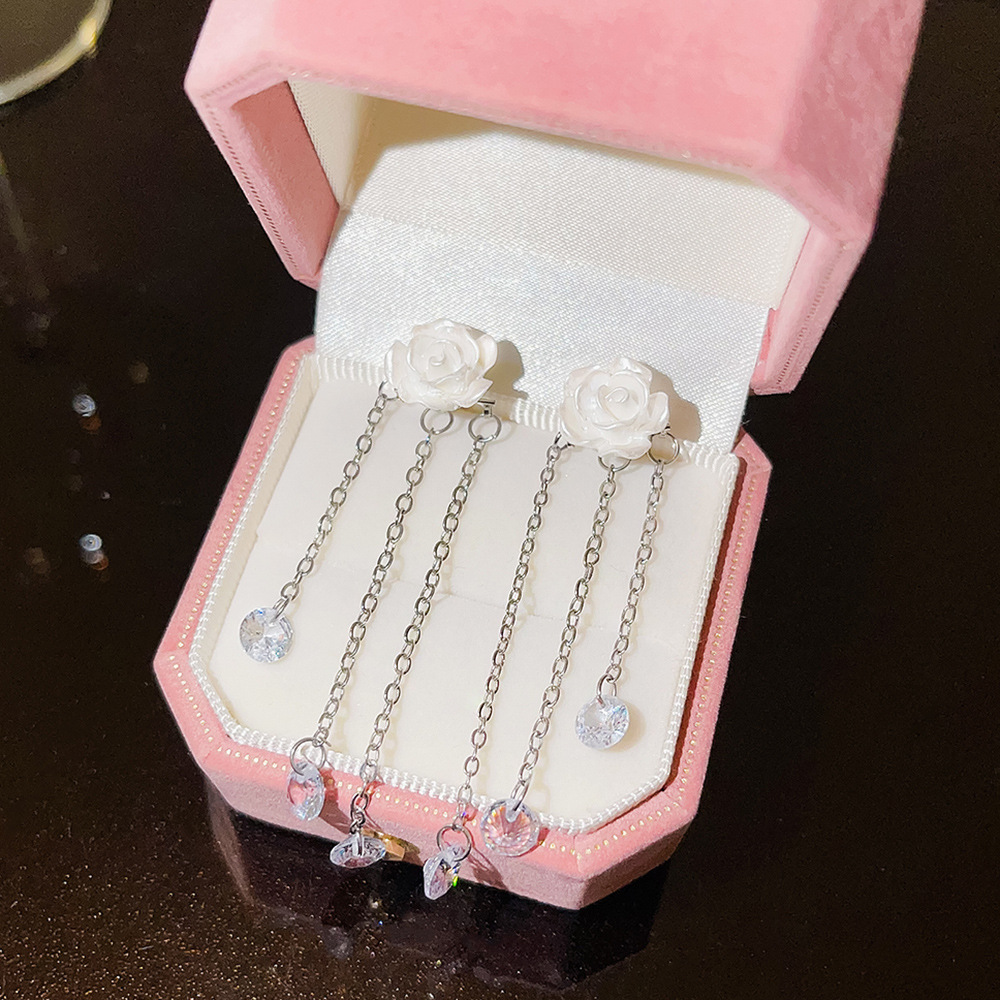 Long tassel exquisite flower earrings, high-end and fashionable new earrings for autumn and winter, versatile and elegant stud earrings for women wholesale full figure
