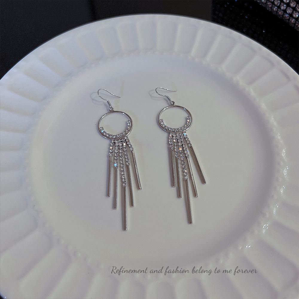 Fashionable accessories, super ethereal and exquisite tassel earrings, summer high-end, temperament, personality, versatile earrings, women's accessories from Yiwu full figure