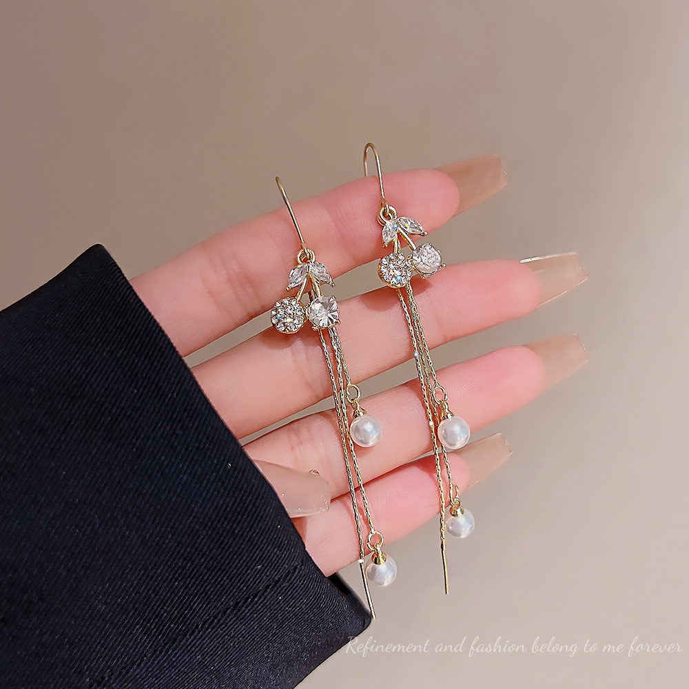 Fashionable and elegant, exquisite cherry ear thread, high-end autumn and winter, long tassel pearl earrings, versatile and personalized earrings for women full figure