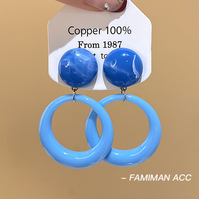 The clear blue earrings for women will be a bestseller in 2025. They are sweet, high-end, light luxury and niche ear studs, and versatile and elegant earrings Specification drawing