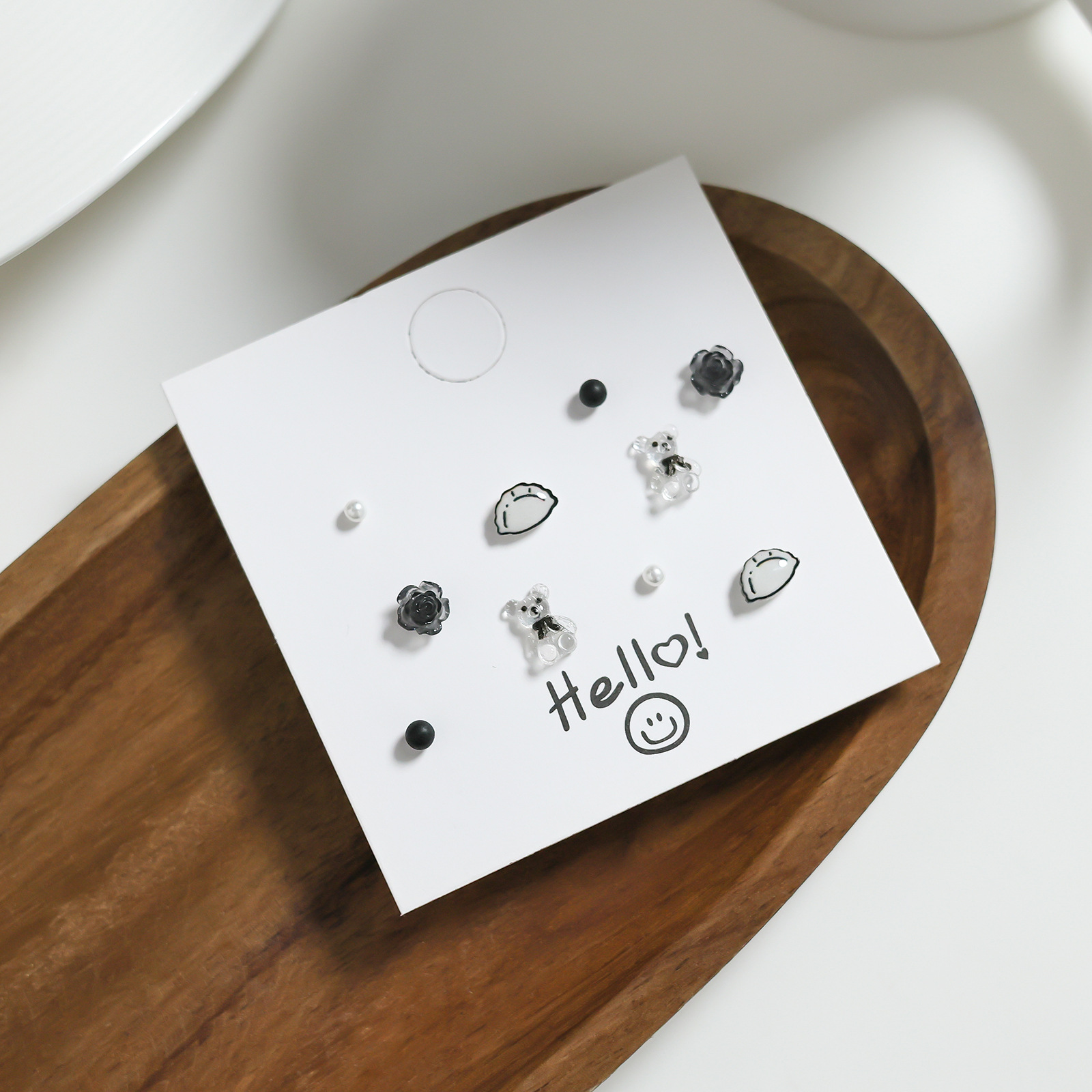 s925 Silver Needle flower resin stud earrings are versatile, cute, student sweet and cool trend earrings, simple and small earrings wholesale Application Scenario