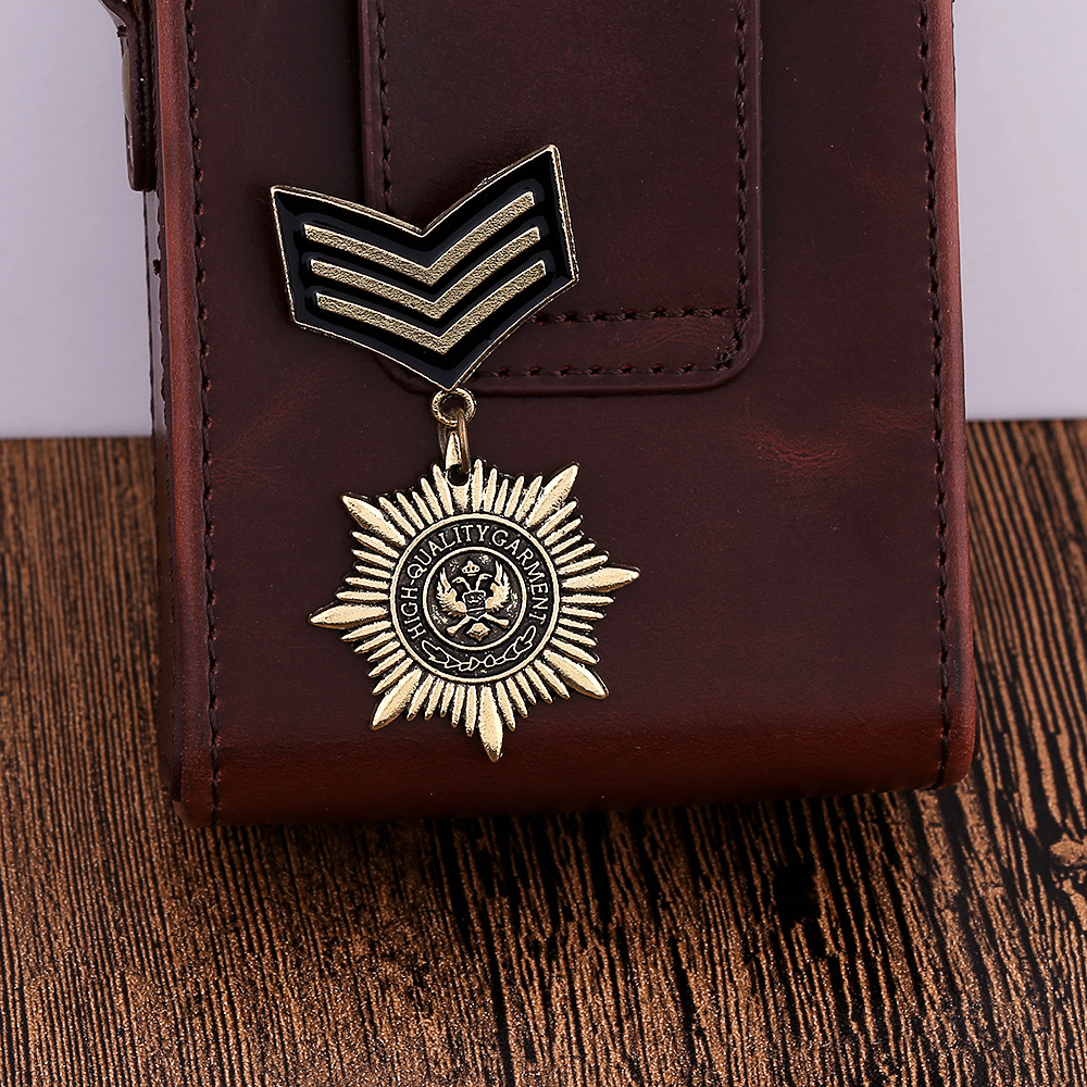 Wholesale of retro European and American badges, brooches, men's personalized and versatile suits, pins, MEDALS, fashionable letter distressed brooches details Picture