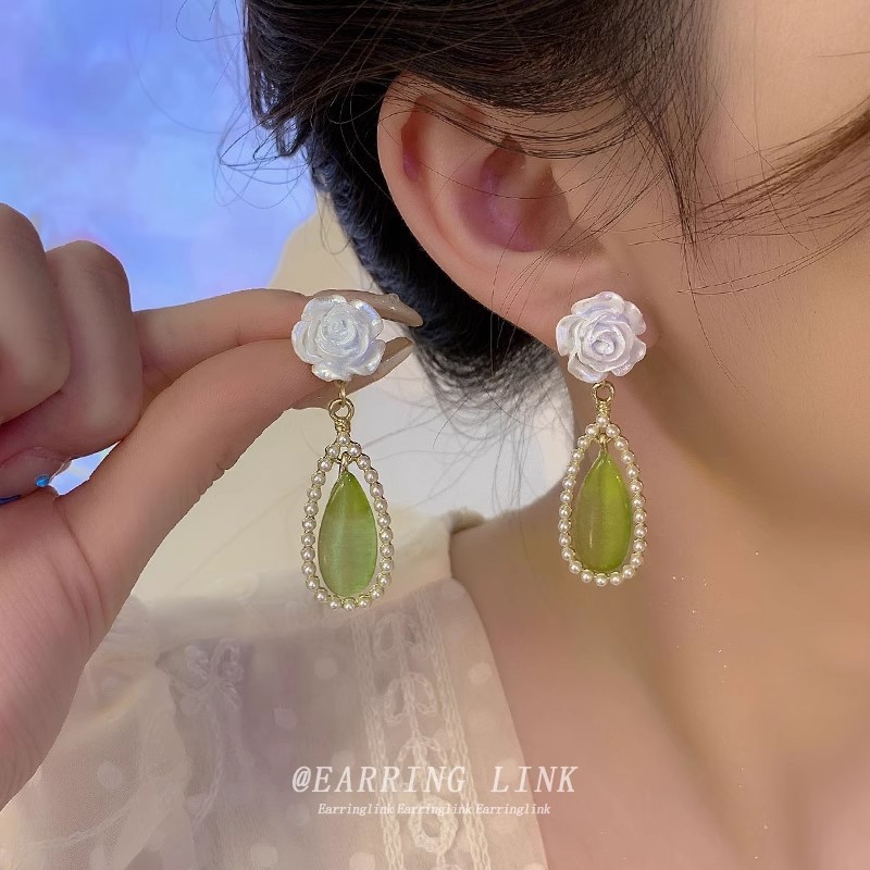 Green gardenia stud earrings for women, fresh and sweet, a new style of elegant ear clips and earrings for the summer of 2025 Application Scenario