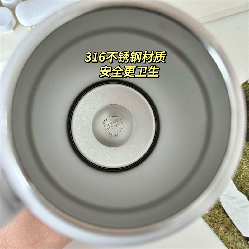 Yongkang insulated cup, large-capacity office portable stainless steel water cup, high appearance level for girls, Ice King Double Drinking Straw cup Application Scenario