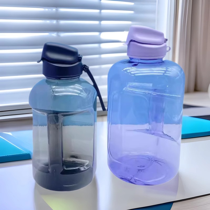 New 750ml large-capacity petg sports water bottle with handle, directly supplied by the manufacturer. Super large capacity portable Application Scenario