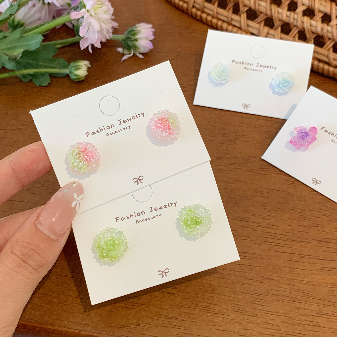 Gradient color resin rose ear studs, women's silver needles, small, light luxury, high-end, exquisite, sweet and super fairy-like earrings details Picture