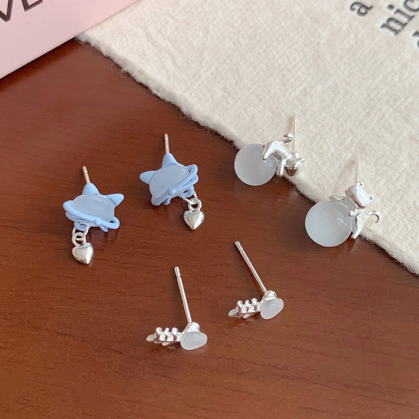 Korean-style light luxury exquisite cat's eye stone, blue cat ear studs, women's silver needle, niche design sense, small fish summer earrings Application Scenario