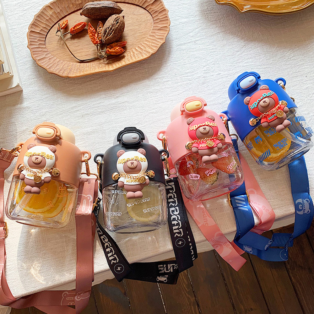Cute bear plastic cup, cool and fashionable boy straw cup, portable large-capacity outdoor tritan children's cup details Picture