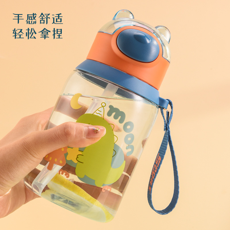 Wholesale of Korean cartoon cute children's water cups, portable leak-proof and durable water bottles, and creative straw cups Application Scenario
