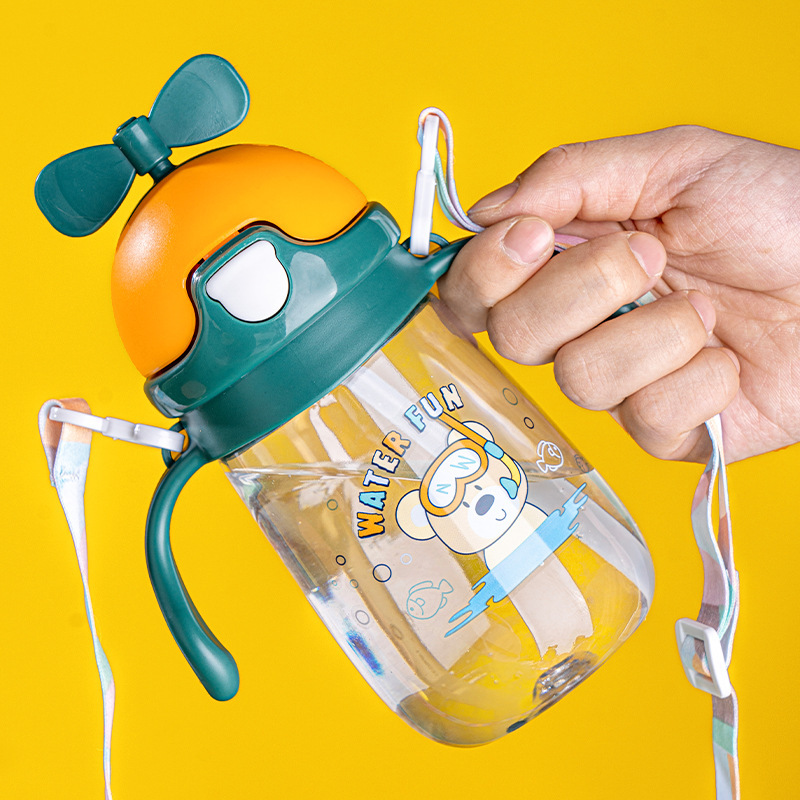 Changnuo Cartoon cute straw Cup Plastic Space Cup for both boys and girls, portable for going out, leak-proof and shock-resistant details Picture