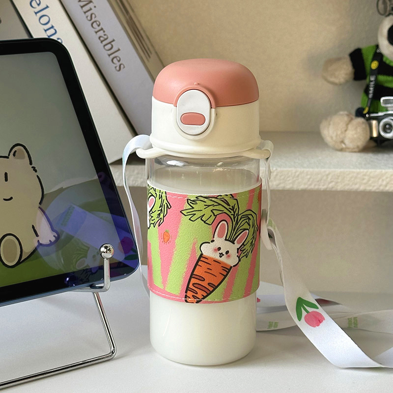 New minimalist and fresh plastic cup for girls, heat-resistant and direct drinking, summer cute, sporty, portable and pop-up lid water cup Application Scenario