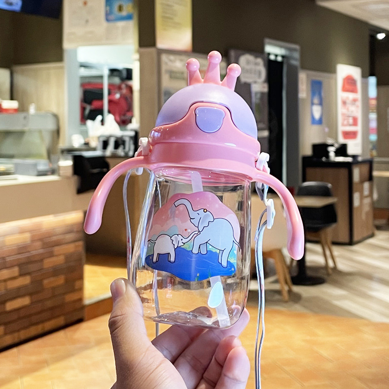 Straw water cup, children's plastic cup with handle, baby carrier, portable for going out, kindergarten, primary school students' direct drinking cup Specification drawing