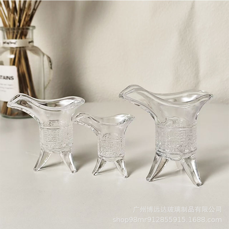 Antique-style emperor cup, white spirit cup, wine divider, glass small wine bottle, one-sip cup, goblet cup, personalized small wine glass, spirits cup full figure