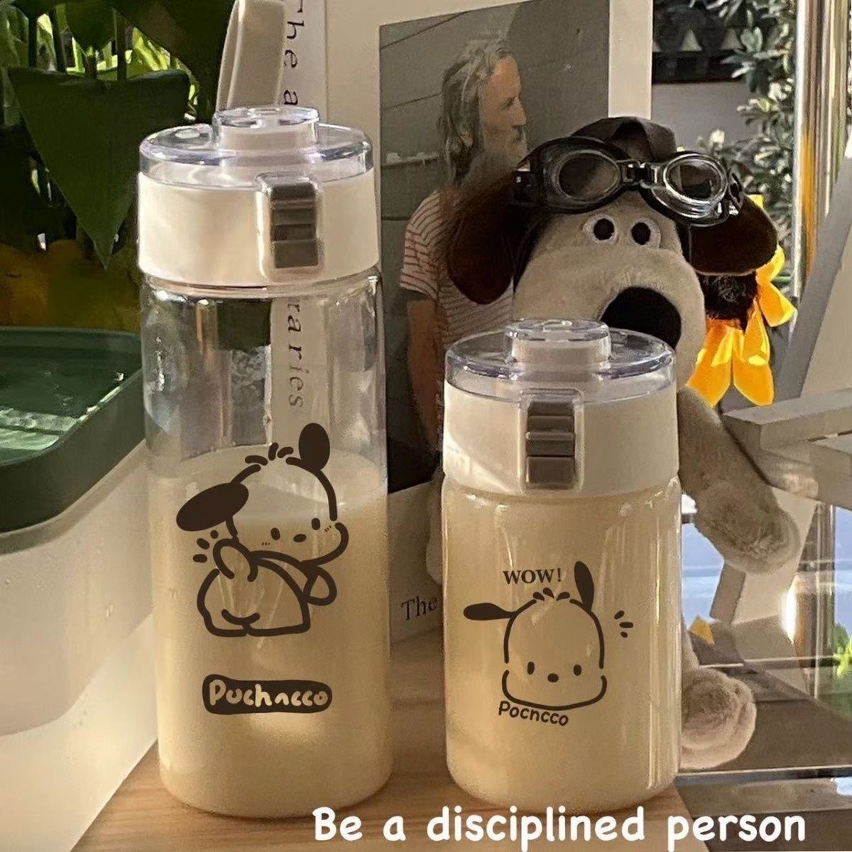 The new plastic cup on Instagram features a high level of appearance and is equipped with a tea strainer, high-temperature resistant, and a niche design. It is a high-end and simple water cup details Picture