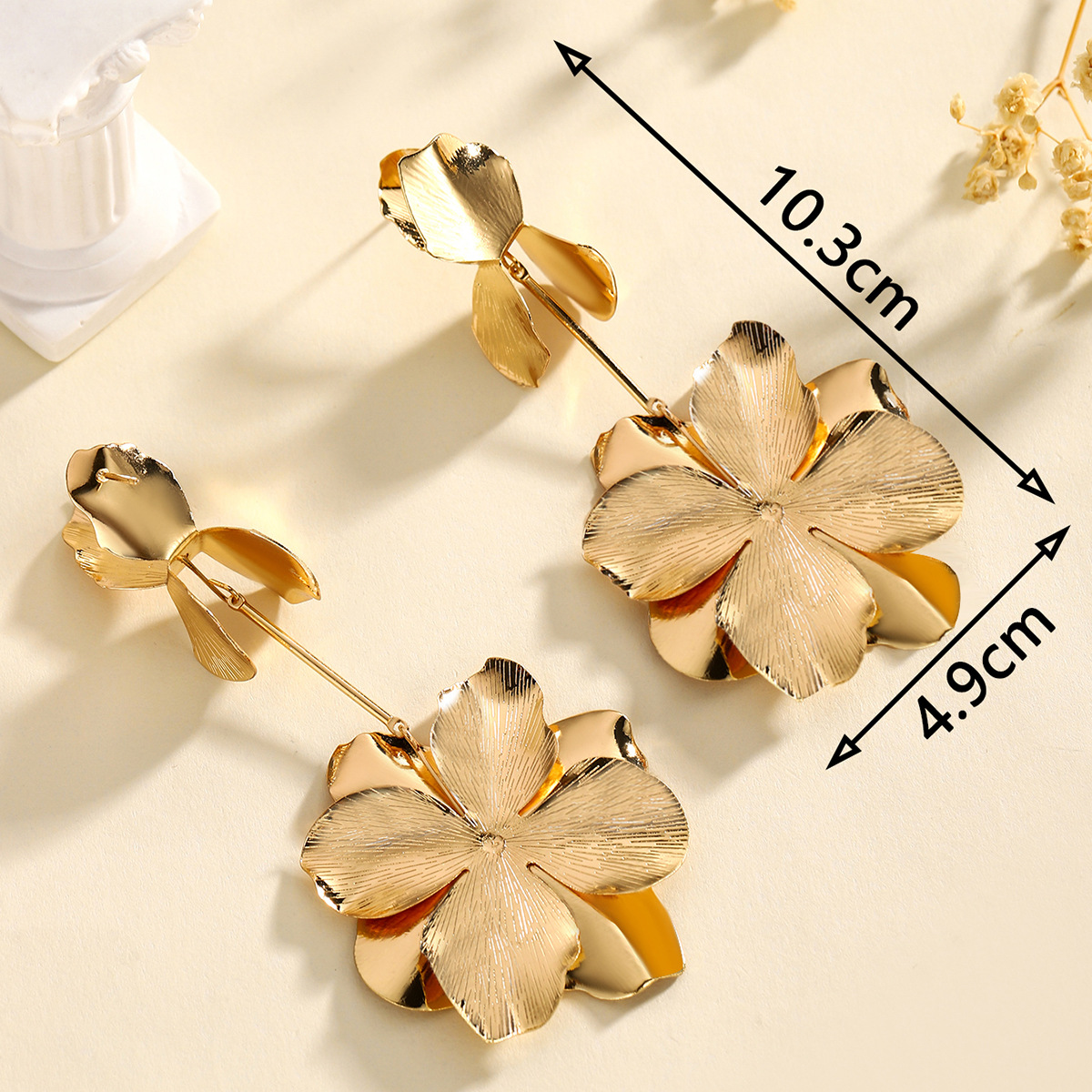 European and American cross-border best-selling fashionable alloy flower tassel earrings, elegant and stylish women's stud earrings, personalized earrings wholesale Application Scenario