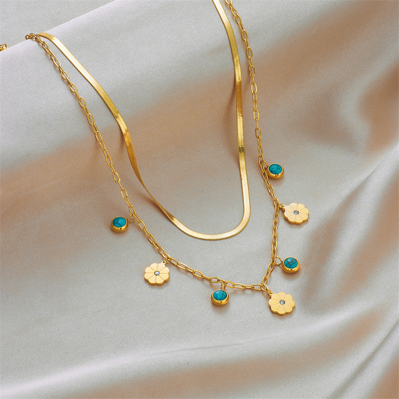 A cross-border fashionable and simple double-layer snake bone chain titanium steel turquoise small flower pendant accessory necklace from Europe and America Application Scenario