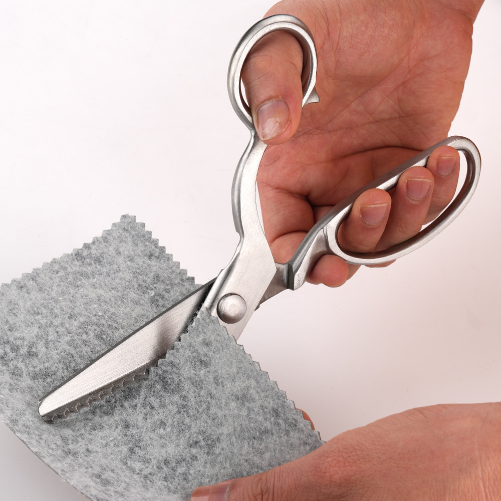Lin Tai's all-steel flower-edge scissors, sawtooth scissors, stainless steel thread cloth scissors, DIY handmade fabric cutting and lace trimming scissors Application Scenario