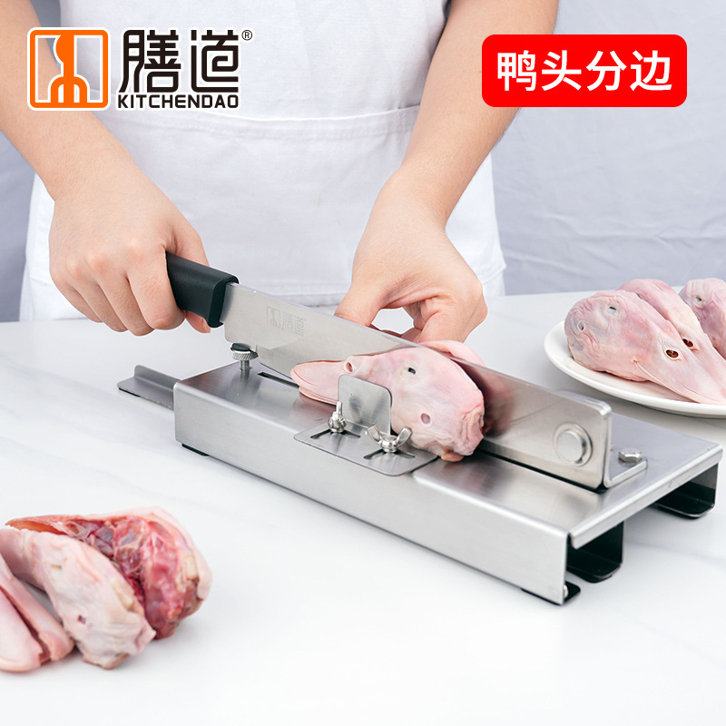 The chicken feet are cut with a guillotine knife, and the chicken legs and duck heads are cut in half with the edges connected to the knife. The peach knife is also used for cutting to separate the edges Item Picture