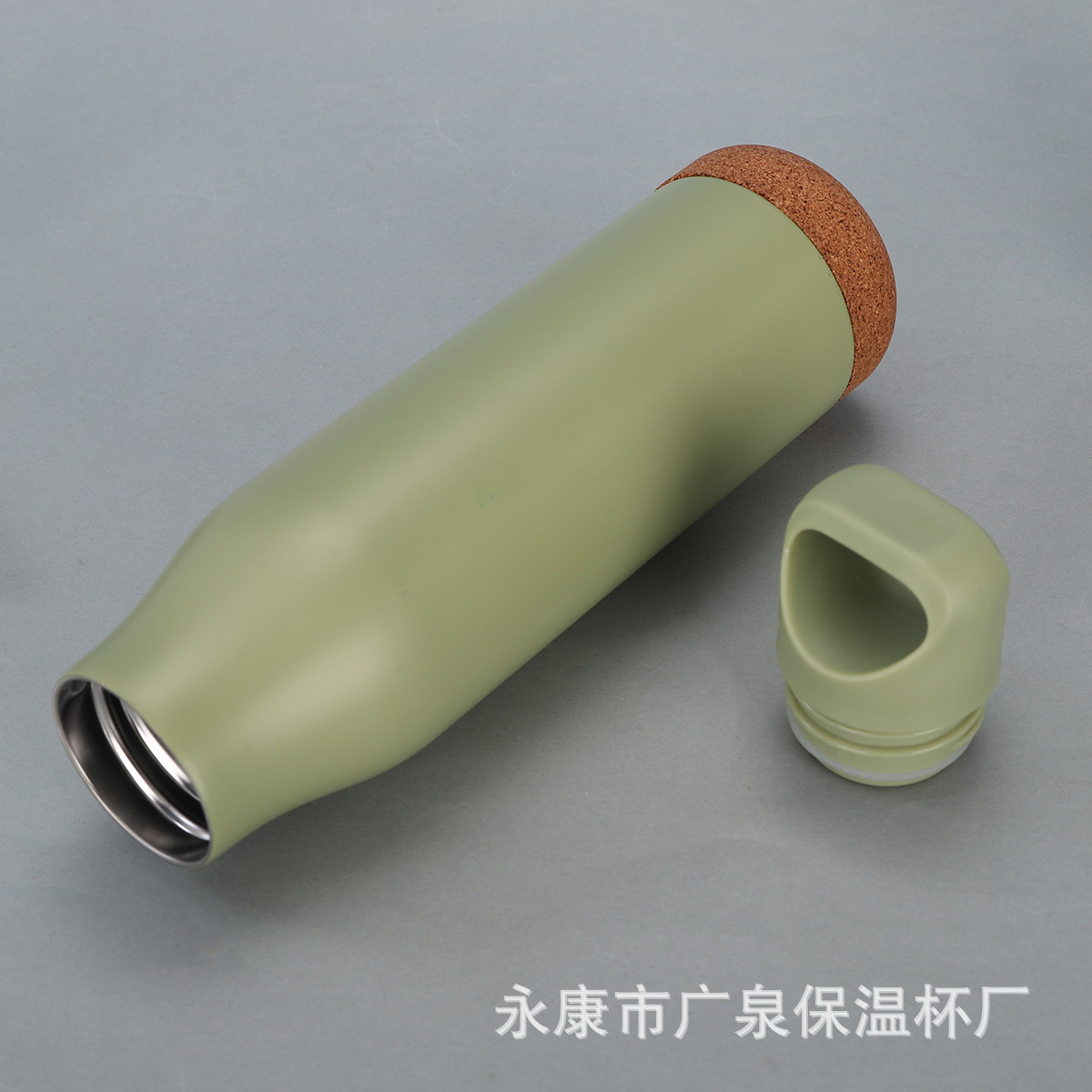 New cork bottom handle sports bottle, simple 304 stainless steel insulated cup, outdoor portable small-mouthed water bottle Application Scenario