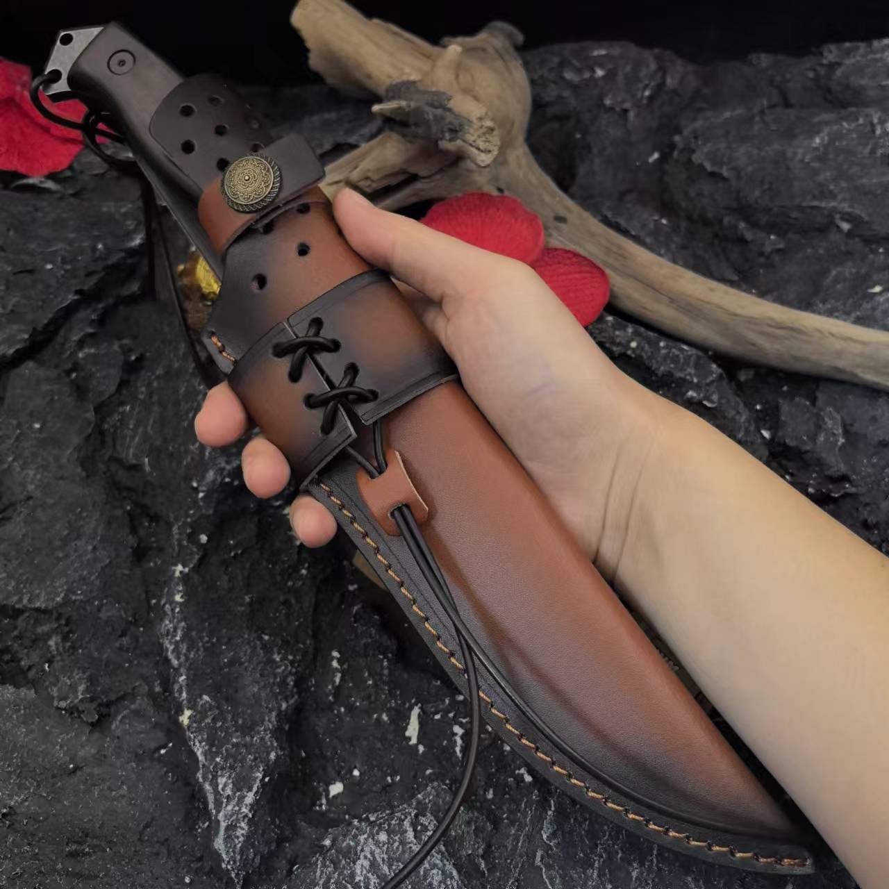 The new D2 Tyrannosaurus rex one-piece keel hand-forged high-hardness outdoor multi-functional straight knife and wilderness camping survival knife details Picture
