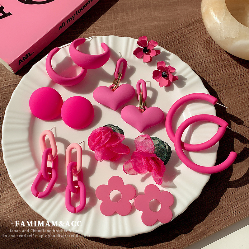 Dopamine rose pink earrings, a niche design for women with a high-end feel, are a new trendy and popular ear accessory in 2025 full figure