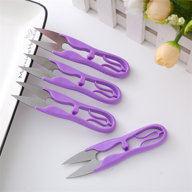 Single-piece cross-stitch scissors, single-color small scissors, colored plastic yarn shears, thread end shears, U-shaped thread trimming wholesale Application Scenario