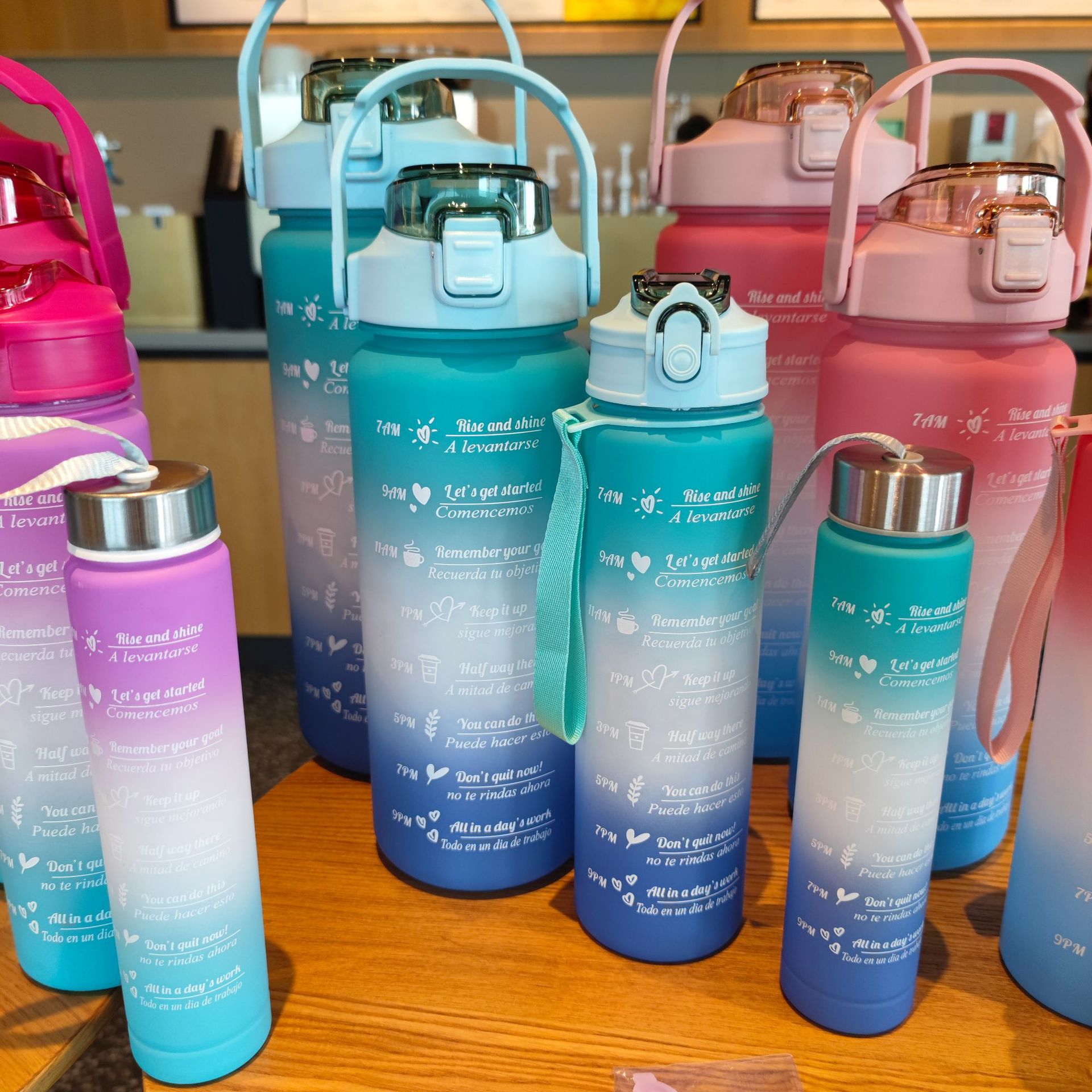 Four-piece summer new outdoor large-capacity sports water cup, men's and women's fitness water bottle, straw portable handle water bottle Application Scenario
