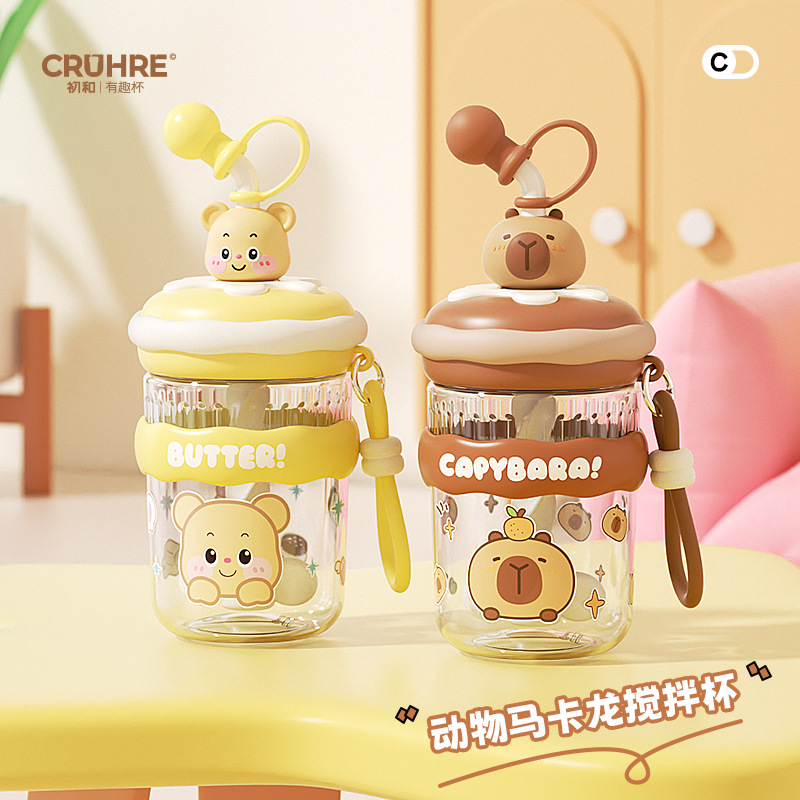 The animal macaron mixing cup comes with a sturdy handle for easy carrying. It features a silk-printed design and a spiral straw for drinking details Picture