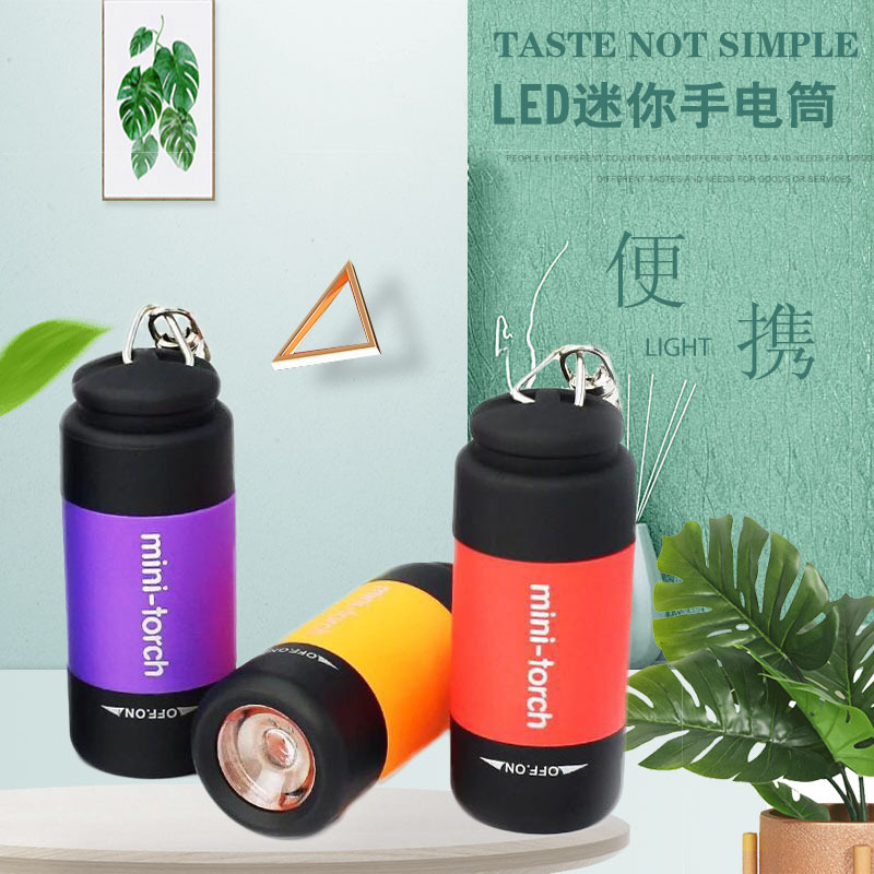 New cross-border mini keychain, strong LED lighting, flashlight, outdoor lighting lamp, waist lamp, plastic charging Application Scenario