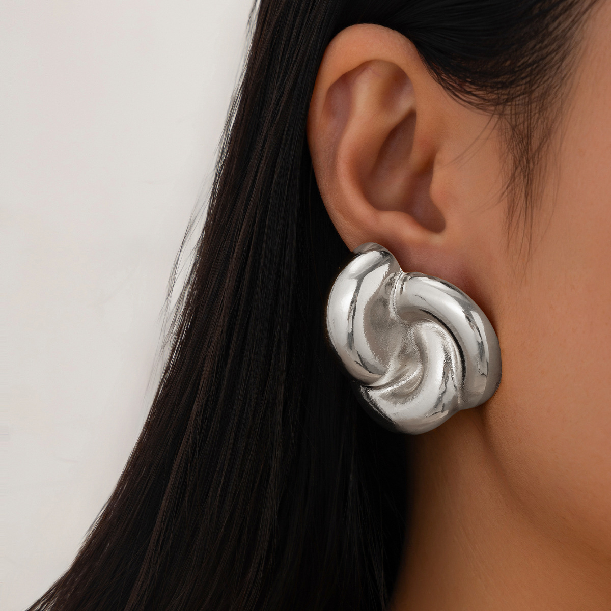 Retro geometry Earrings unique liquid style sunflower stud Earrings for women, European and American niche water drop earrings and accessories details Picture