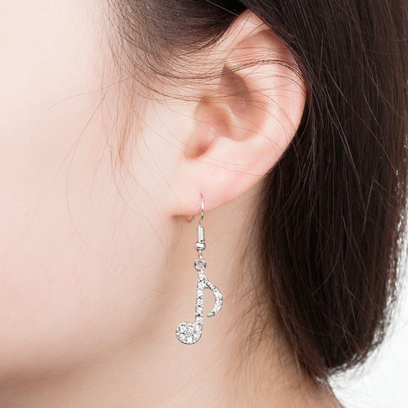 Japanese and Korean popular diamond-encrusted musical note asymmetrical earrings, student girl shining personality music symbol accessories Specification drawing