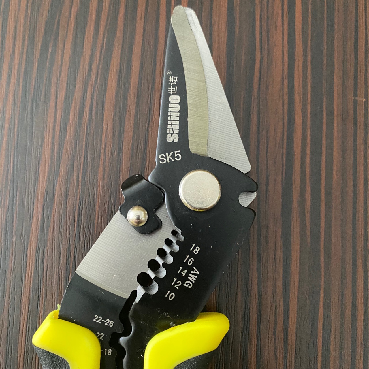 Industrial-grade multi-purpose wire stripping, wire pressing, iron sheet electrician's shears, peeling machines, wire shears, integrated ceiling keel shears, steel wire shears details Picture