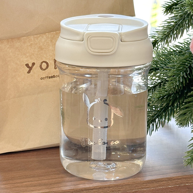 This is a trendy, cute, heat-resistant and adorable water cup with a unique design sense for women on Instagram. It features a high-end straw and a double-drinking plastic cup full figure