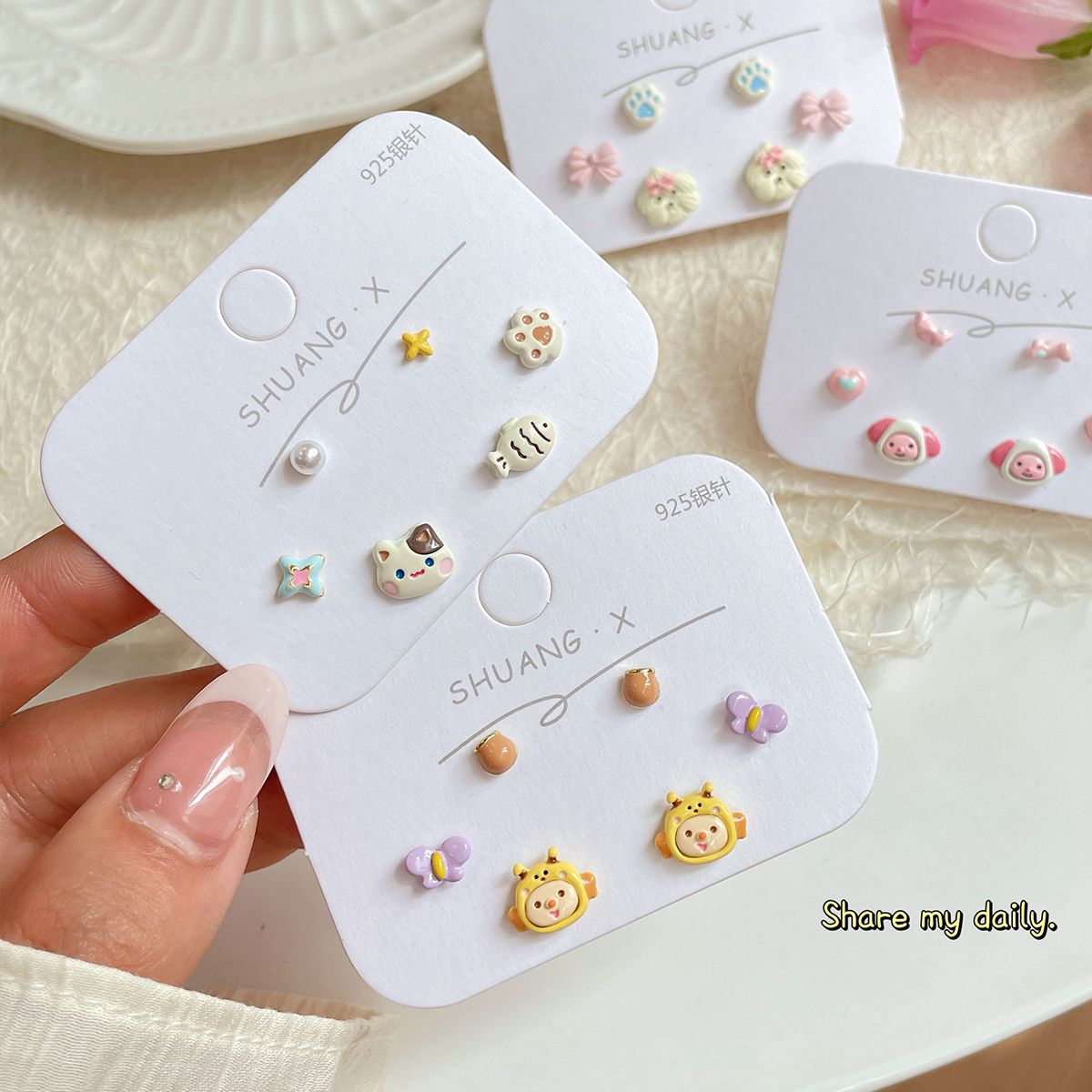 A three-piece set of cute and cartoonish ear studs for women, silver needles, unique and small, childlike and fun little beaver summer earrings full figure