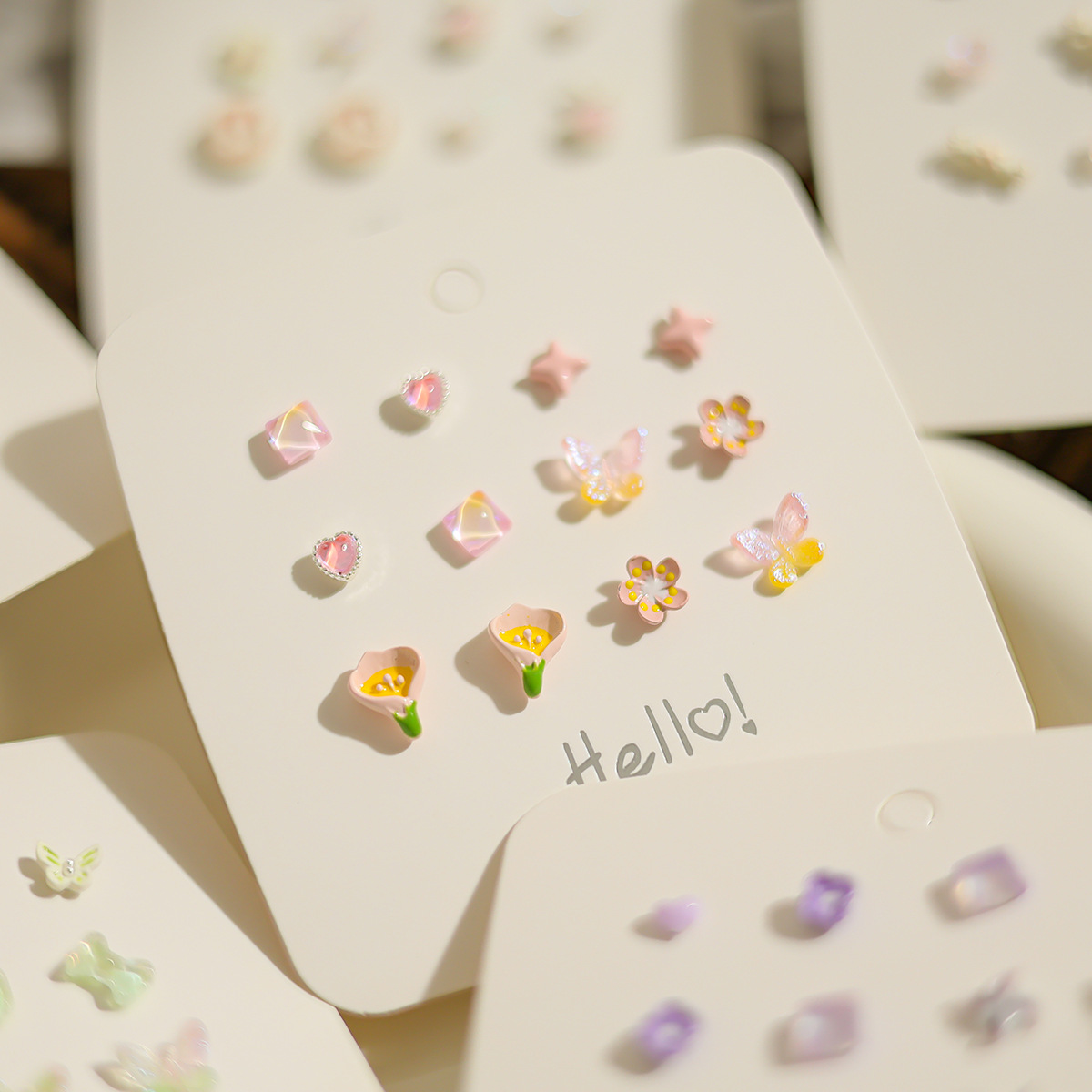 Cute and sweet girl heart stud earrings, simple and ins fresh and small student earrings, simple and versatile earrings wholesale Application Scenario