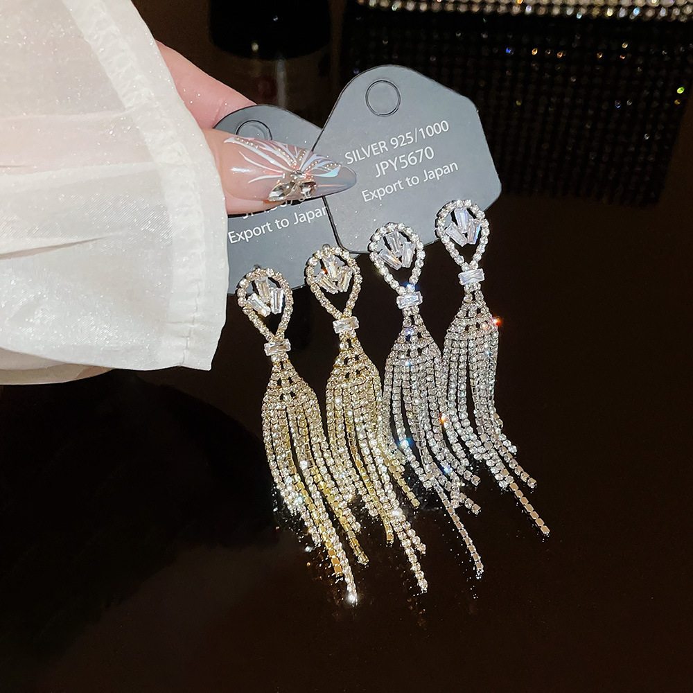 Light luxury and high-end long tassel earrings, niche design, fashionable and versatile stud earrings, exaggerated and elegant earrings for women wholesale full figure