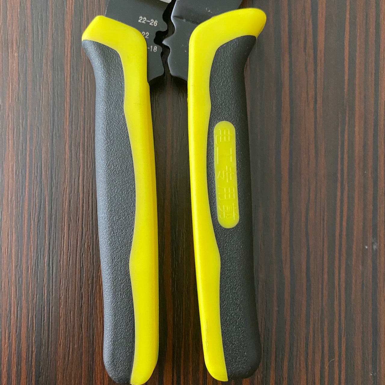 Industrial-grade multi-purpose wire stripping, wire pressing, iron sheet electrician's shears, peeling machines, wire shears, integrated ceiling keel shears, steel wire shears Application Scenario
