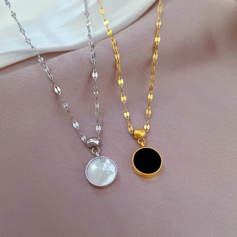 【 All-titanium Steel 】 Double-sided mother-of-pearl exquisite gold necklace inside the furnace, a female Instagram influencer collarbone chain accessory Application Scenario