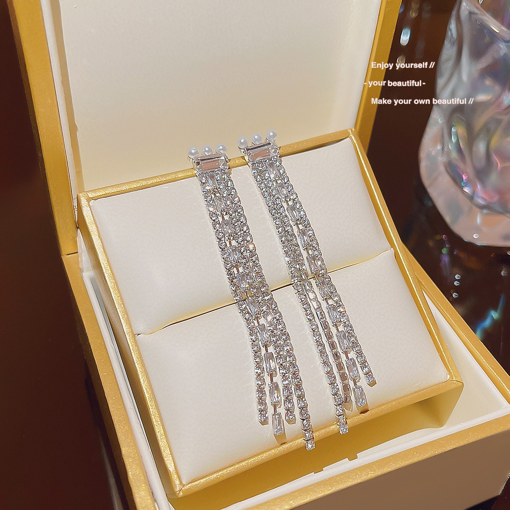 Elegant and light luxury long tassel earrings with a high-end feel, super shiny full diamond pearl earrings, versatile for autumn and winter, cold style earrings full figure
