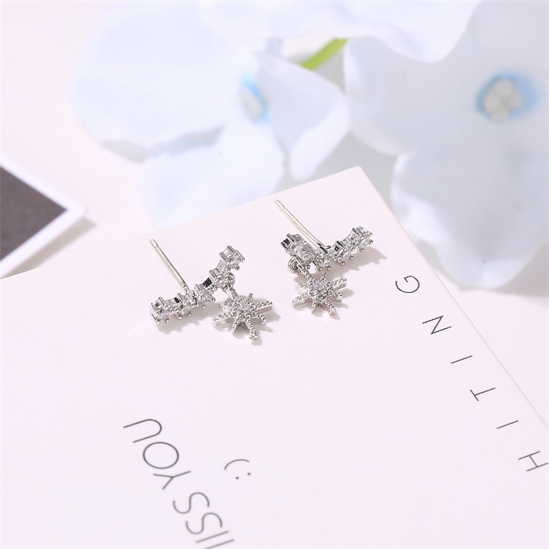 Korean version best-selling diamond-encruted star stud earrings, girlish lucky hexpointed star earrings, cute and versatile cross-shaped earrings Application Scenario