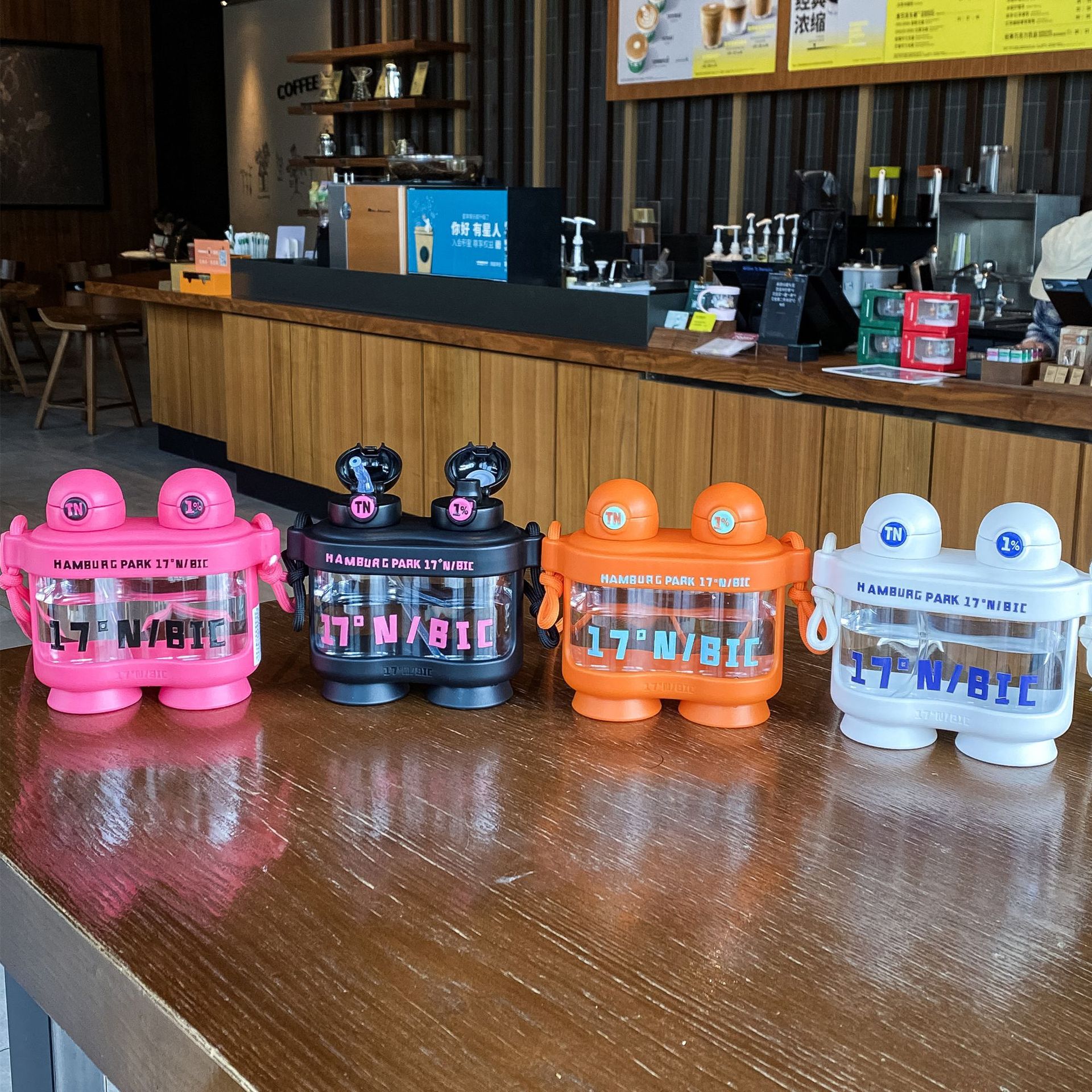The new children's water cup is eye-catching, featuring a cartoon straw cup. It is cute and has a high level of appearance. It is a large-capacity outdoor sports double-compartment water bottle full figure