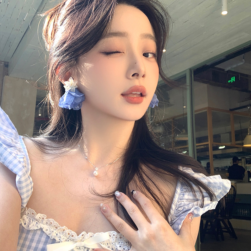 Spring fresh chiffon pearl flower earrings, women's seaside vacation style earrings, high-end, elegant and grand stud earrings Specification drawing
