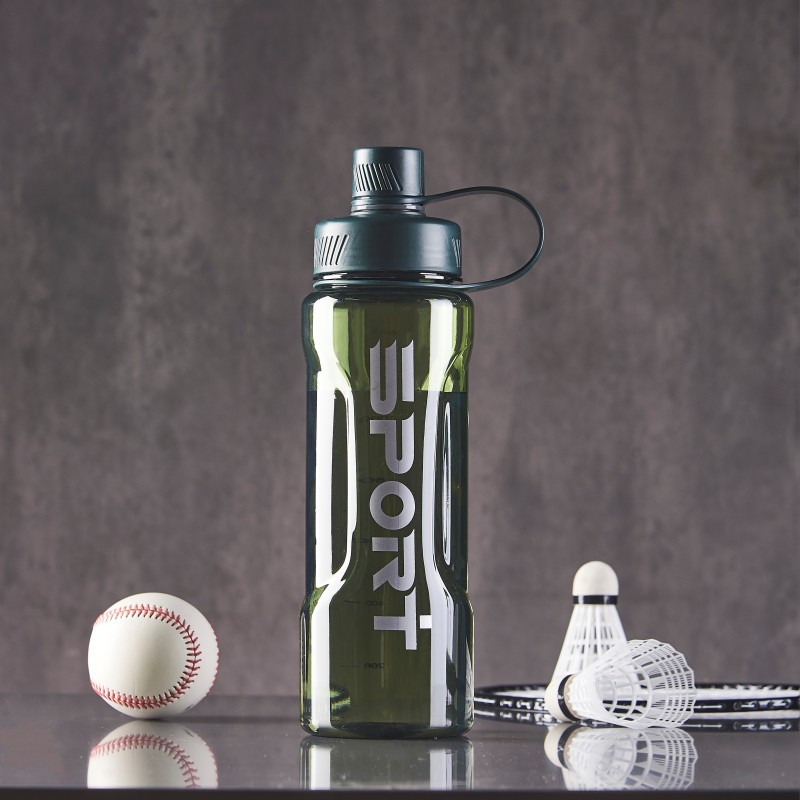 Large-capacity fitness water bottle, shock-resistant and leak-proof plastic cup for boys, high appearance level cup, high-temperature resistant pc space water cup Application Scenario