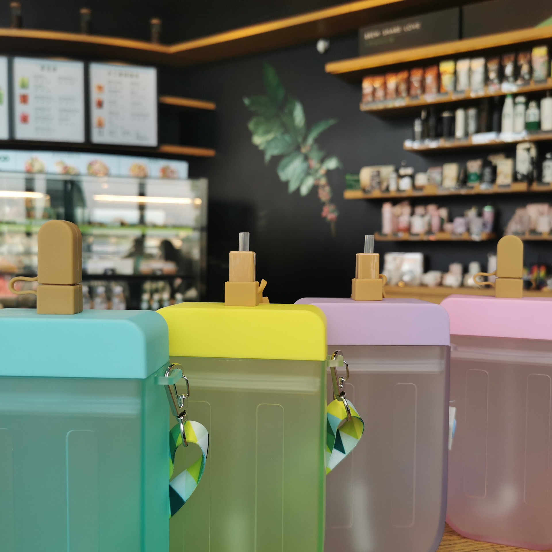 Yafieqi Cross-border E-commerce creative children's ice cream, Popsicle, straw, plastic water cup, portable strap, high appearance level water bottle details Picture