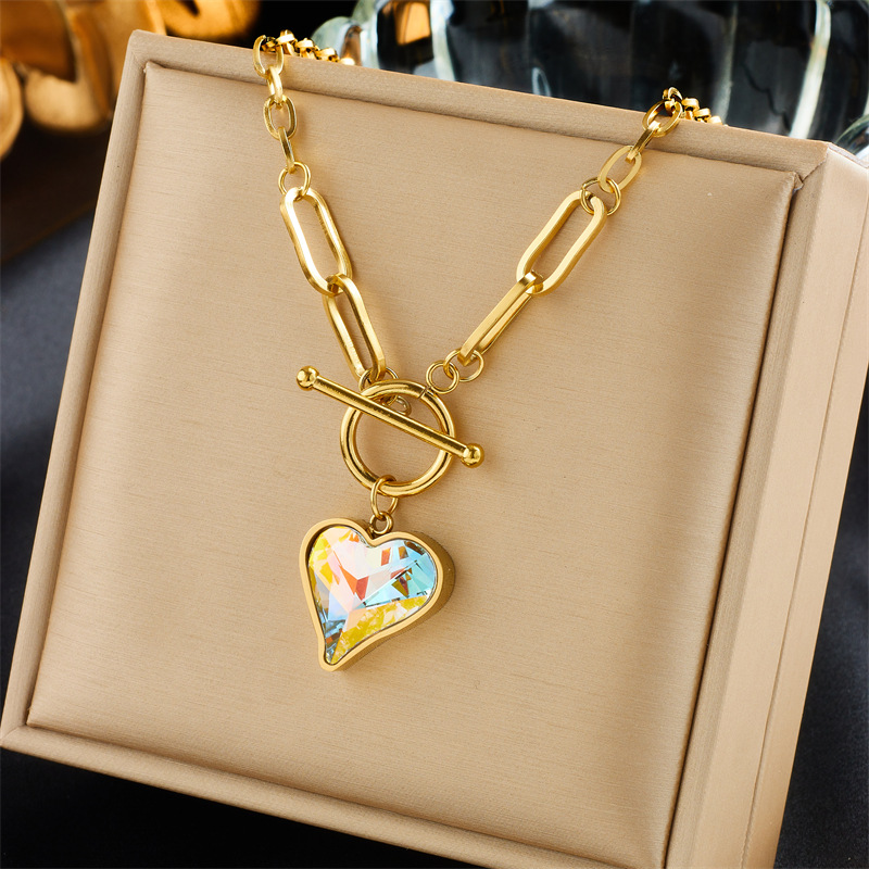 European and American fashion, creative, retro and high-end, cut surface iridescent crystal heart pendant OT buckle chain necklace full figure