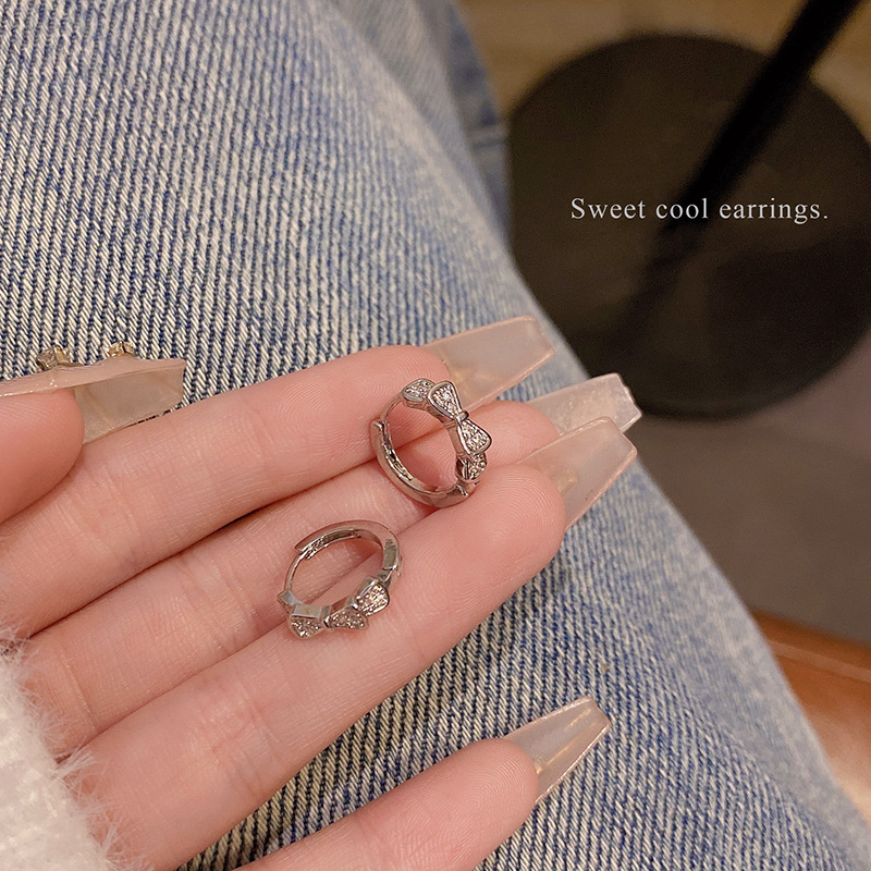 Light luxury and high-end bow zircon ear buckles, a cold and aloof style for women, super ethereal and versatile, elegant and popular online celebrity earrings wholesale Application Scenario