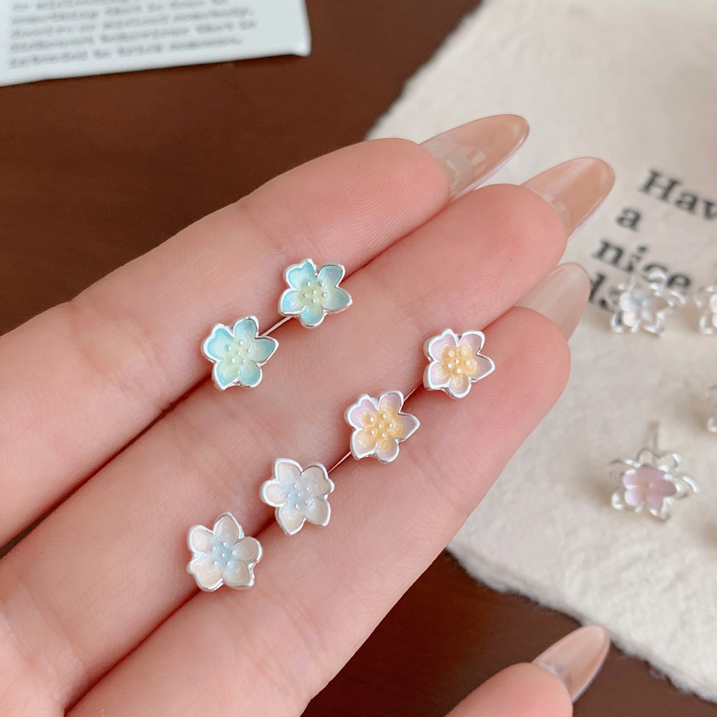 Summer sweet and ethereal hollowed-out floral stud earrings set, women's silver needle, fresh and high-end, elegant and exquisite, versatile earrings Application Scenario